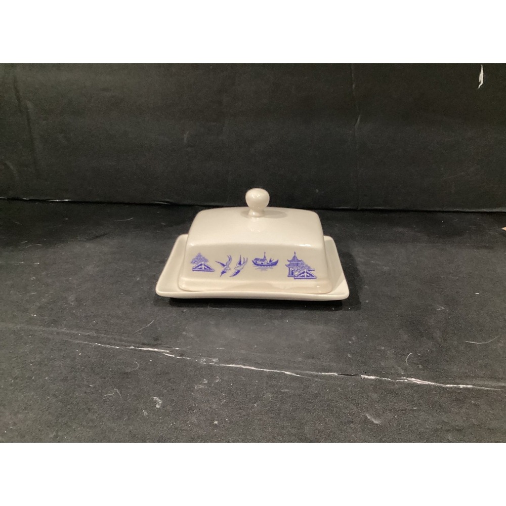 Vintage Churchill England Blue Willow Columbia Covered Half Pound Butter Dish